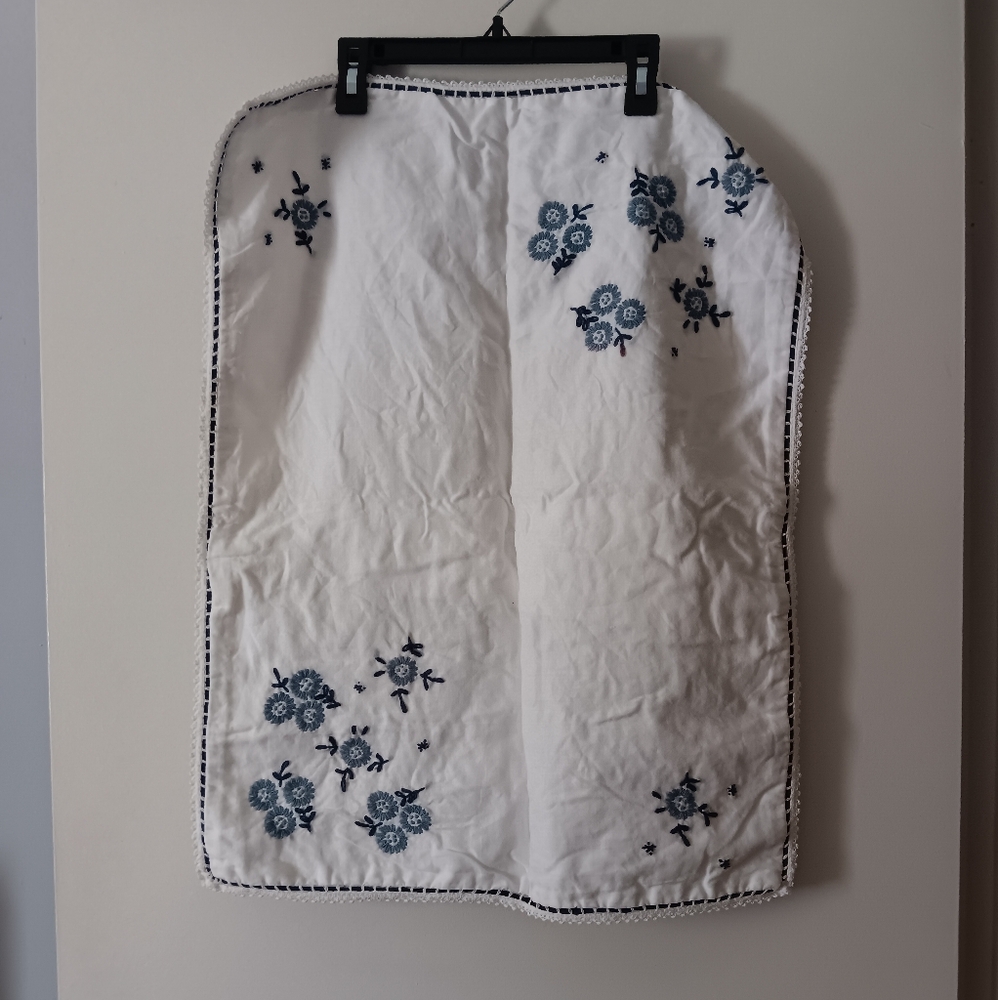 RALPH LAUREN Two Ramie Linen White + Blue Embroidered Flowers Button Pillow Case